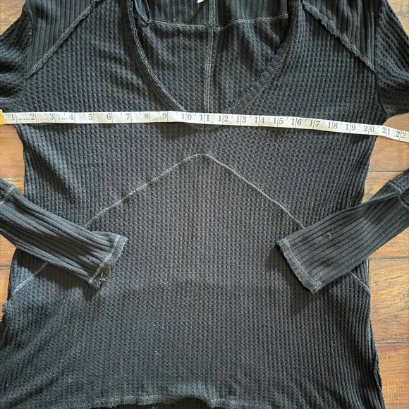 Free People Black Waffle Knit V‑Neck Long Sleeve Top - Picture 2 of 4
